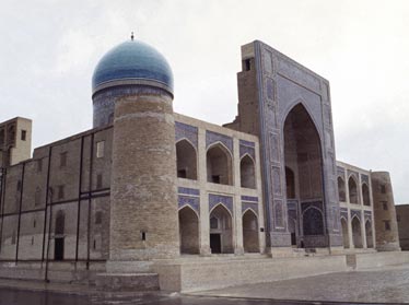 В Узбекистане издана уникальная книга о древних городах на великом шелковом пути
