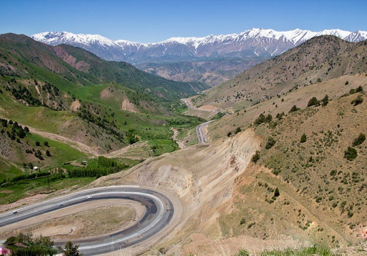 Узбекистан намерен ограничить проезд грузовиков через перевал Камчик 