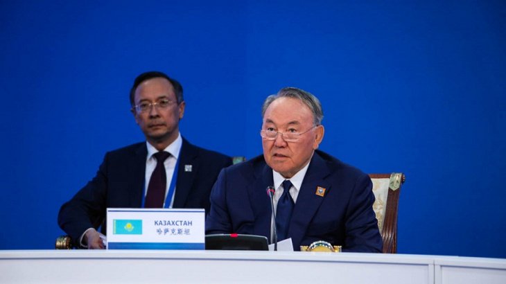 Назарбаев особо поприветствовал Мирзиёева на саммите ШОС