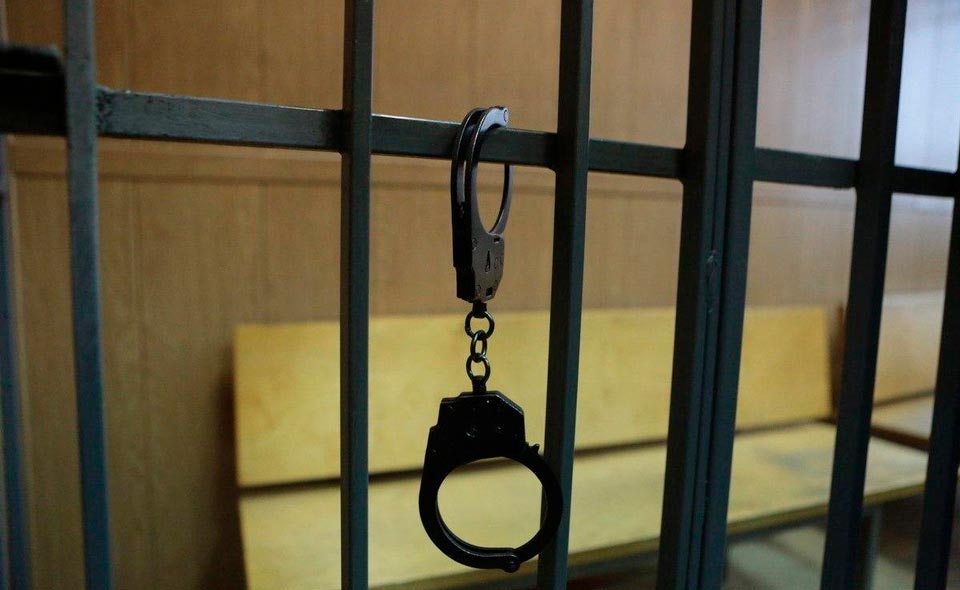 В Ташкенте двое неизвестных украли барельеф писателю Назиру Сафарову