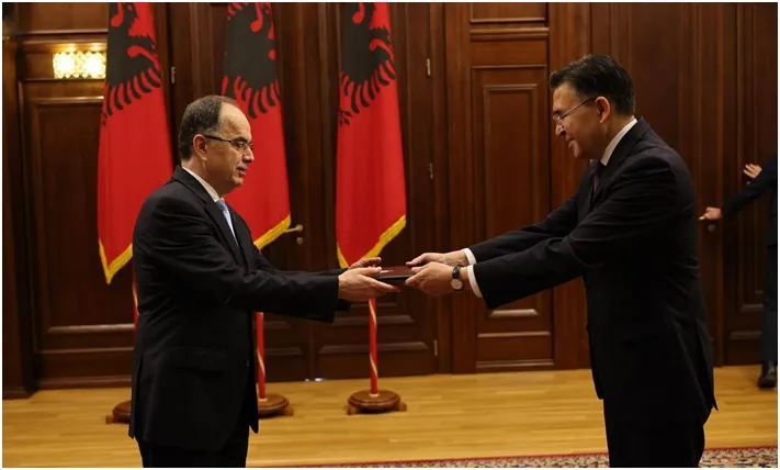 Первый посол Узбекистана вручил верительные грамоты президенту Албании