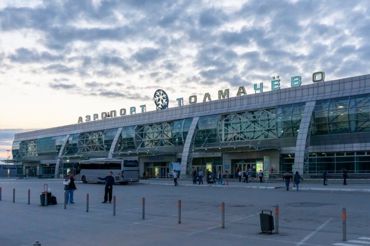87 граждан Узбекистана, остававшиеся в аэропорту Новосибирска, размещены в хостеле 