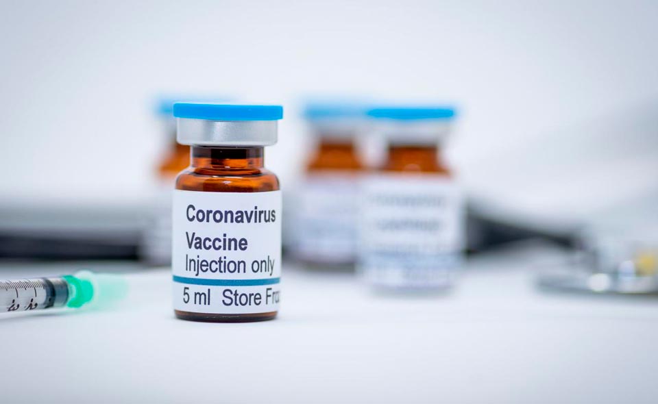 Узбекистан ведет переговоры с 12 ведущими производителями вакцин от коронавируса. Вакцинацию планируется запустить в начале марта  