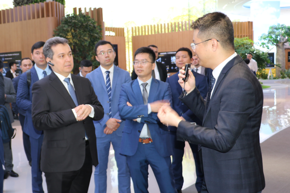 Делегация Министерства цифровых технологий Узбекистана посетила штаб-квартиру Huawei