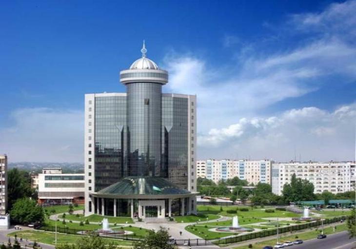 Fitch повысил рейтинг надежности банков Узбекистана 