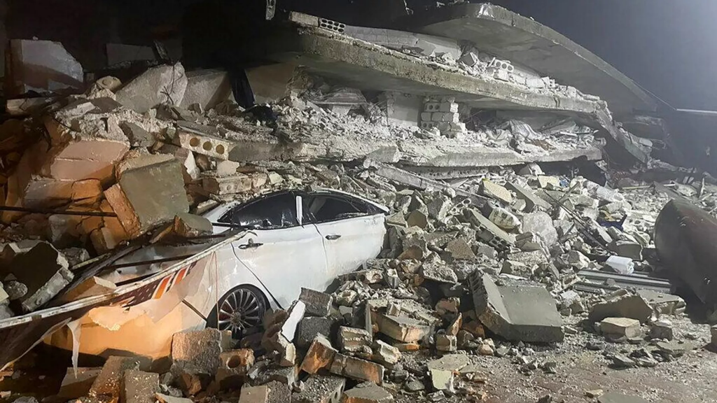 Мирзиёев направил соболезнования в связи с многочисленными жертвами в результате сильного землетрясения в Турции