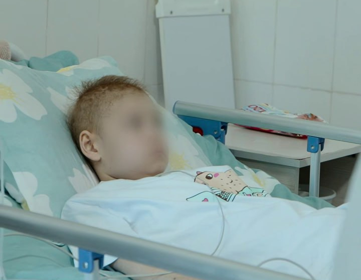 Девочку из Ангрена, пострадавшую от насилия, перевели в Ташкент для лечения. Видео 