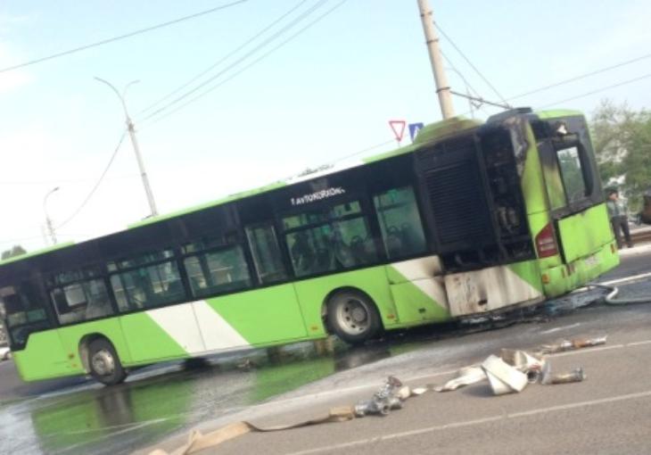 В Ташкенте сгорел городской пассажирский автобус