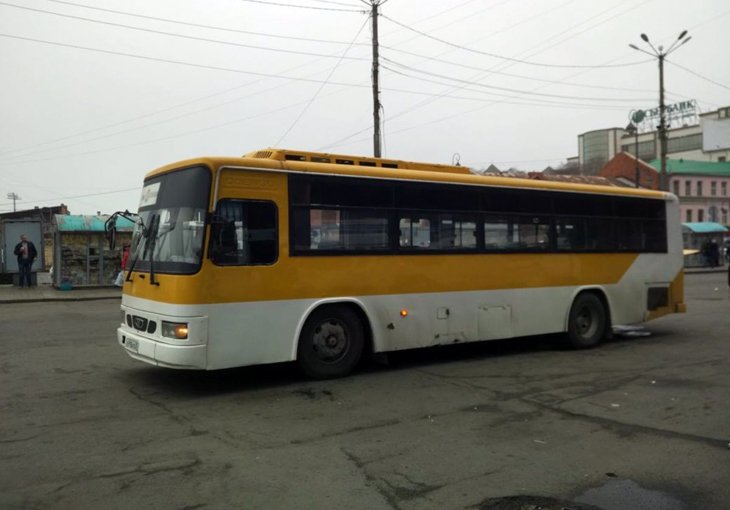 Кручу-верчу, куда хочешь отвезу: узбекистанец устроился по «липовым» правам водителем автобуса в России