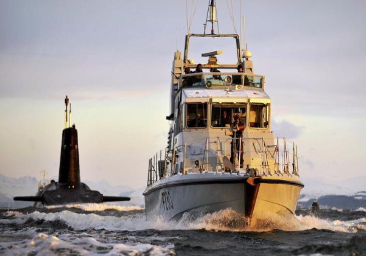 СМИ: ВМС Великобритании ищут российскую подлодку у берегов Шотландии