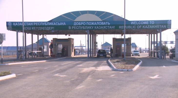 Узбекские граждане продолжают скапливаться на российско-казахской границе. В посольстве говорят, что больше вывоза граждан автобусами не будет  