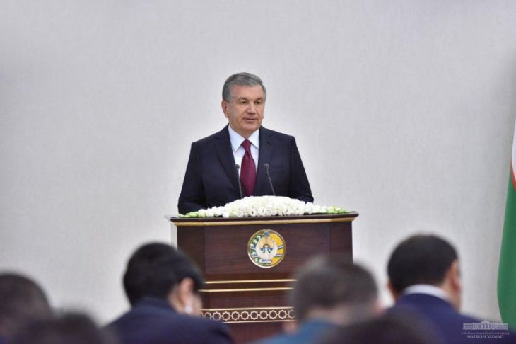 Мирзиёев поручил ввести в Узбекистане категорию "средний бизнес" и снизить ставку НДС