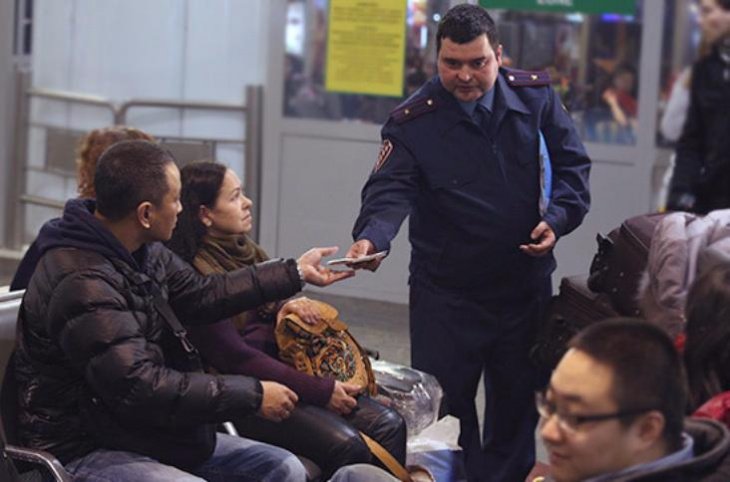 Правительство России сократило квоты для трудовых мигрантов в 2018 году