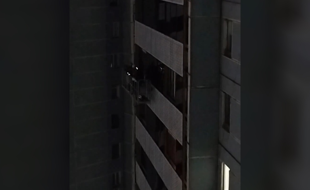 Власти продолжают остеклять фасады "Московских высоток" в Ташкенте, несмотря на прямой запрет суда. Видео