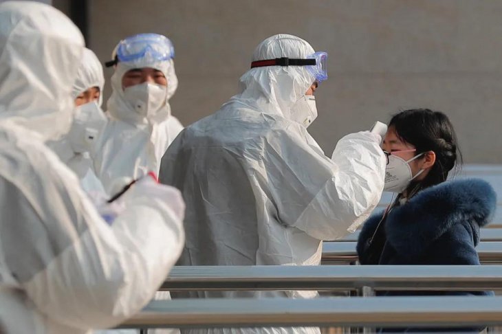 Китайские специалисты поделились опытом борьбы с коронавирусом с узбекскими врачами 