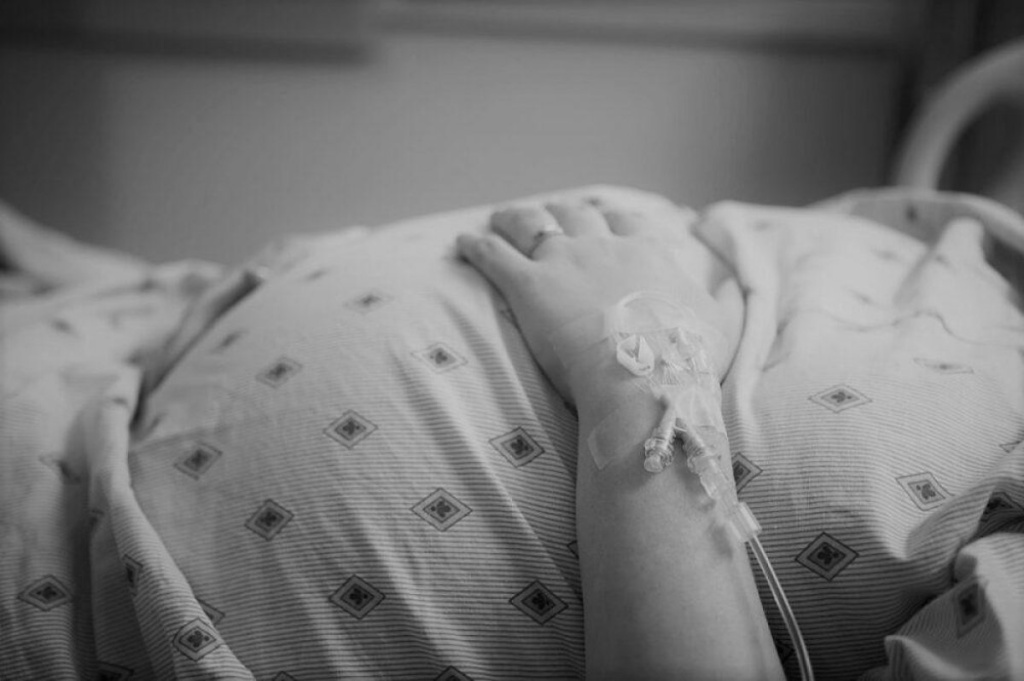 В роддоме в Янгиюле скончалась 26-летняя беременная женщина  