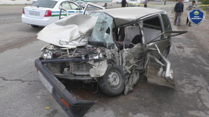 В Кашкадарьинской области автомобиль «Тико» врезался в «Зил». Два человека погибли, еще несколько госпитализированы