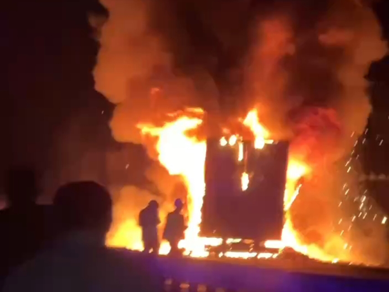 В МЧС прокомментировали возгорание грузовика на перевале Камчик. Видео