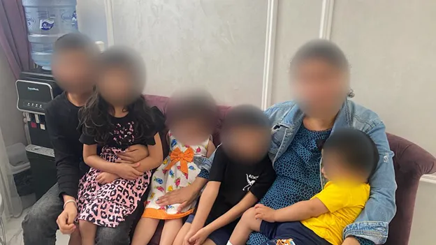 Вернули на родину. Дипломаты помогли многодетной узбекистанке с 7 детьми выехать из Самарской области