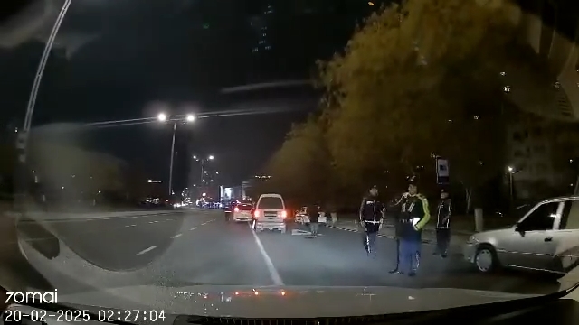 В Ташкенте сотрудник ДПС "выпросил" у иностранца взятку. Видео