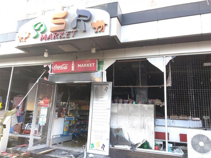В центре Ташкента загорелся супермаркет: пожарные спасли 6 человек   