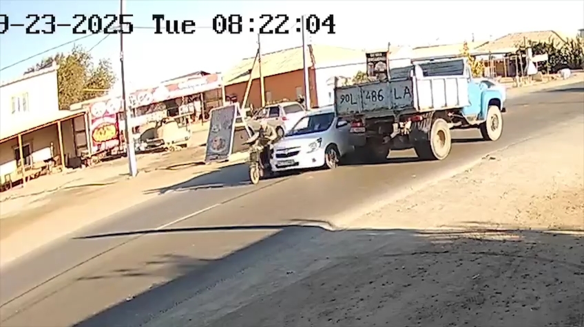 В Хорезме водитель скутера погиб при столкновении с Cobalt. Видео