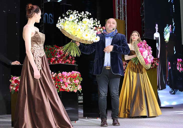 Один из лучших флористов мира впечатлил ташкентцев своим ярким шоу (фото)