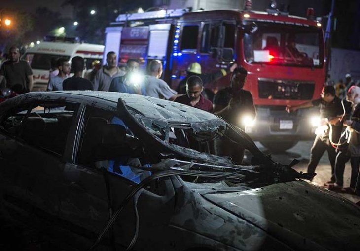СМИ: не менее 17 человек погибли в результате ДТП и взрыва в Каире