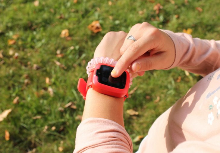 В Узбекистане появились первые детские умные часы с Алисой от Яндекса