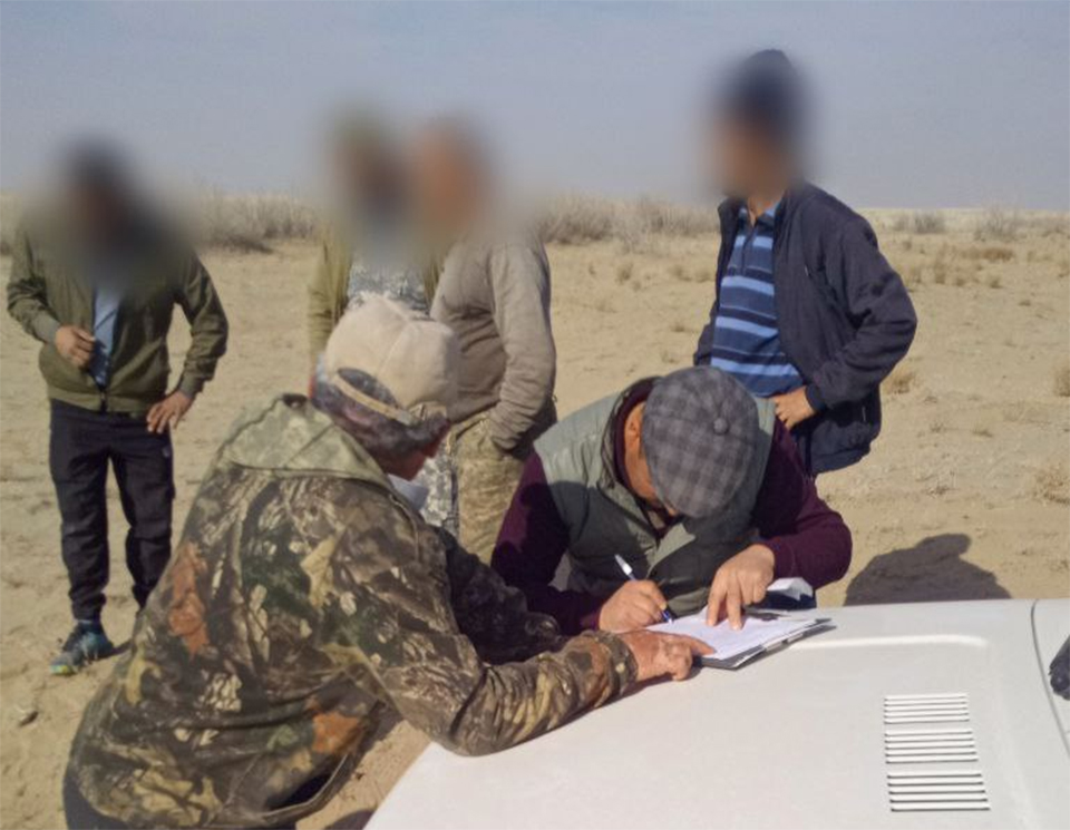 В Бухарской области поймали браконьеров, вышедших на охоту в пустыню   В Бухарской области поймали браконьеров, вышедших на охоту в пустыню