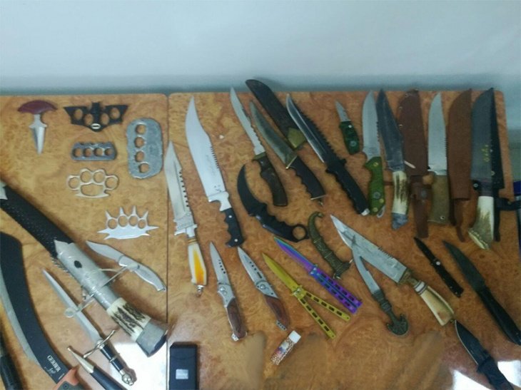 В столице за три дня изъяли свыше 220 ножей и 20 металлических прутов, кастетов и пик 
