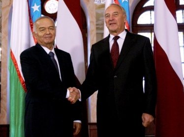 Президент Латвии прибыл в Узбекистан с официальным визитом