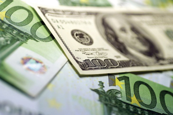 Центробанк опубликовал новые курсы валют: рост доллара, евро и рубля продолжается