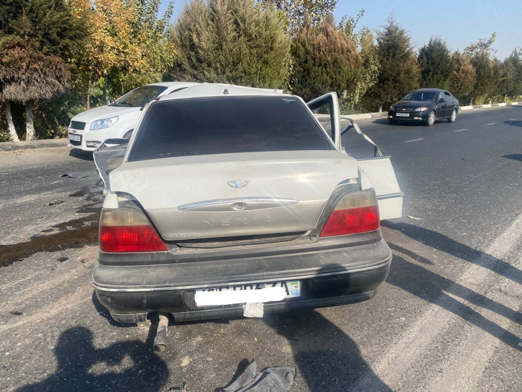 В Андижанской области водитель уснул за рулем и выехал на встречную полосу. Есть пострадавший