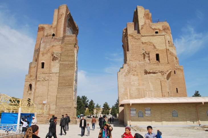 Власти Узбекистана будут платить по 50 долларов за каждого туриста