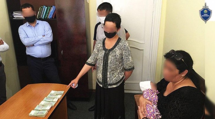 Молодая мать пыталась продать своего младенца за 3 миллиона сумов возле мечети в Навои 