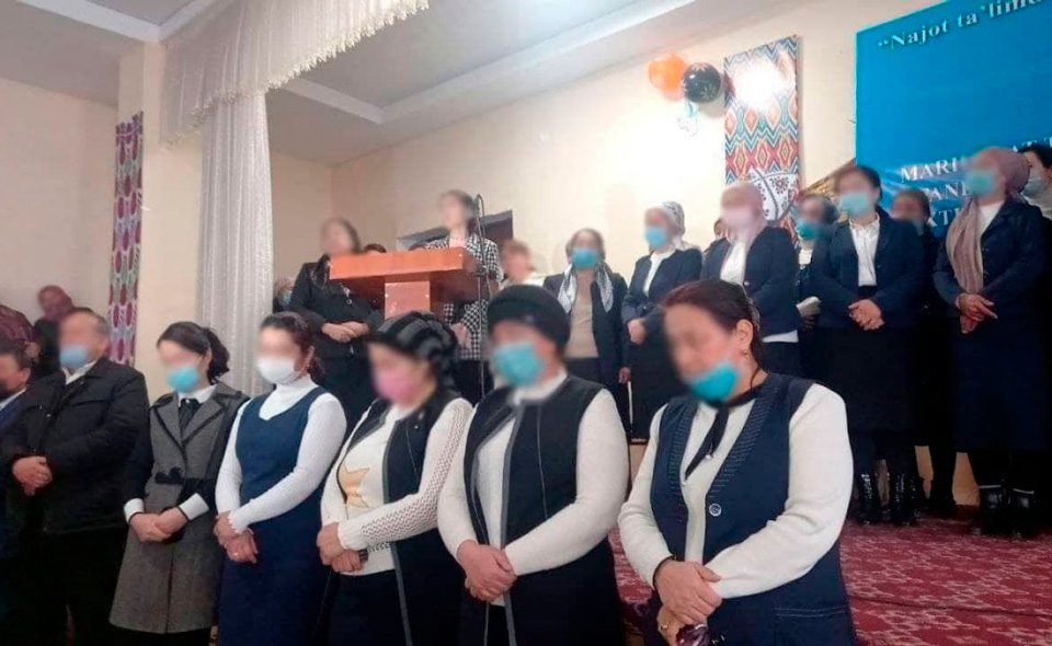 В Андижанской области учителей заставили извиняться перед родителями за то, что выпускники школы не поступили в вузы   