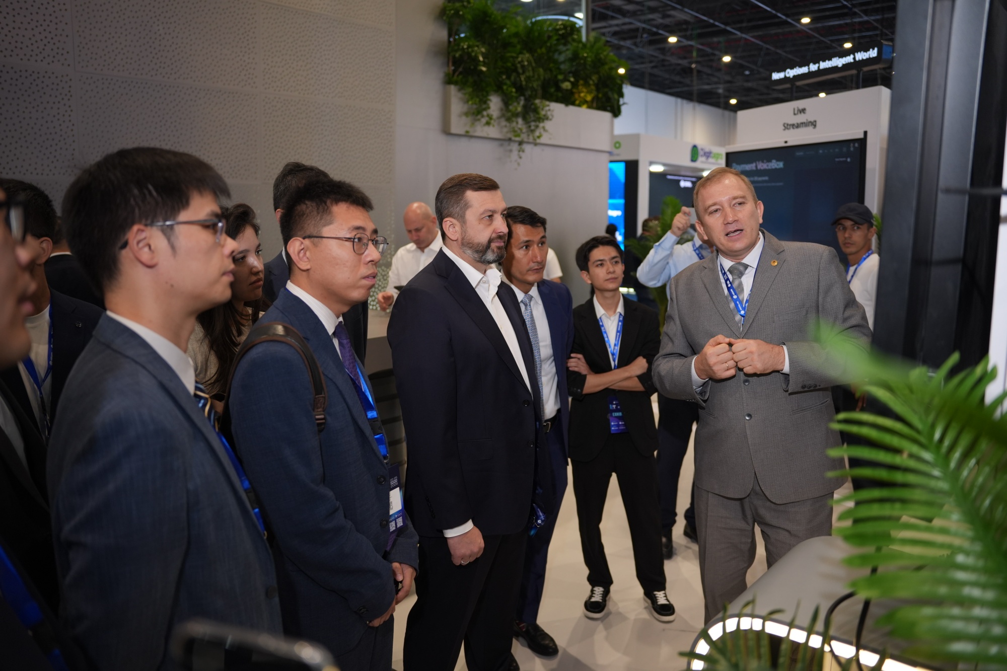 huawei-ictweek-2026-ucell-booth-visit.JPG