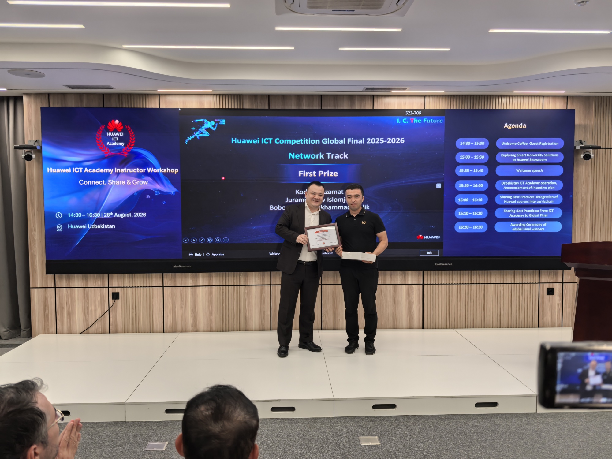 huawei-ict-academy-instructor-workshop-awarding-2.jpg