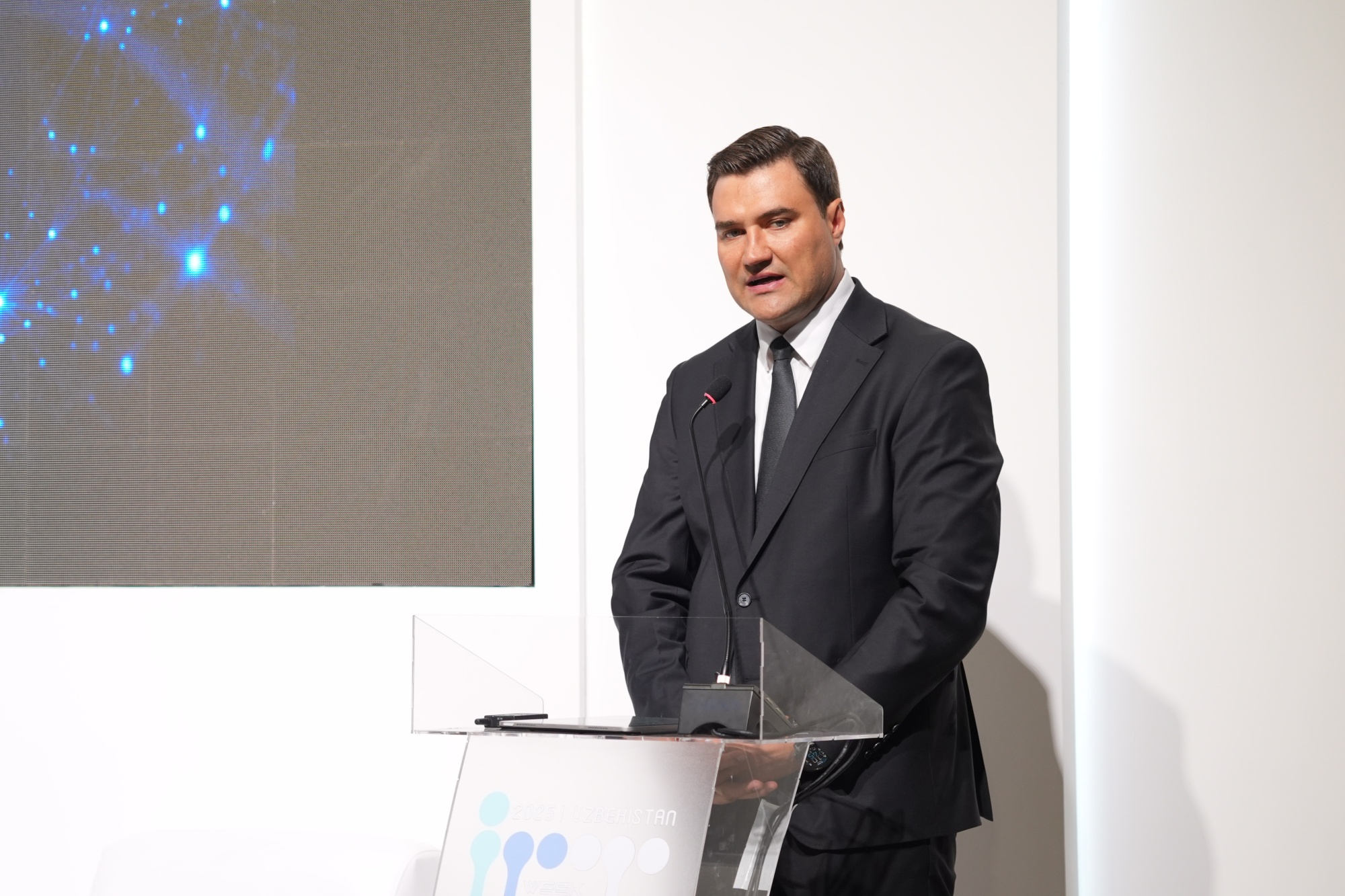 4-huawei-future-intelligence-forum-ictweek-2026-oleg-pekos.jpg