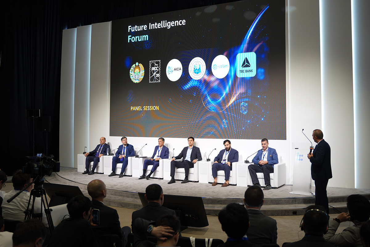5_huawei_future_intelligence_forum_ictweek_2026_panel_session.jpg