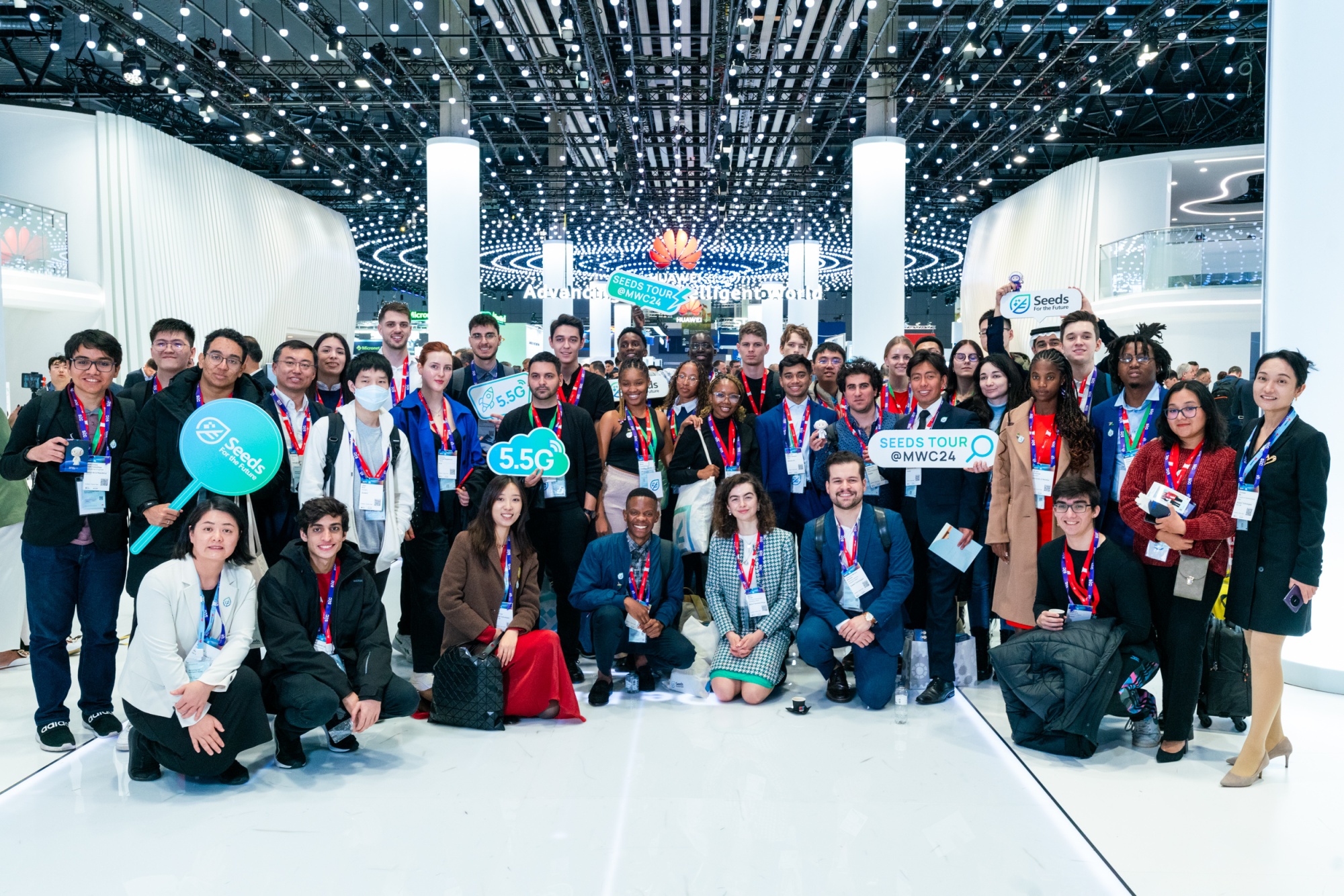 MWC24-huawei-seeds-tour-visit-to-booth.jpg