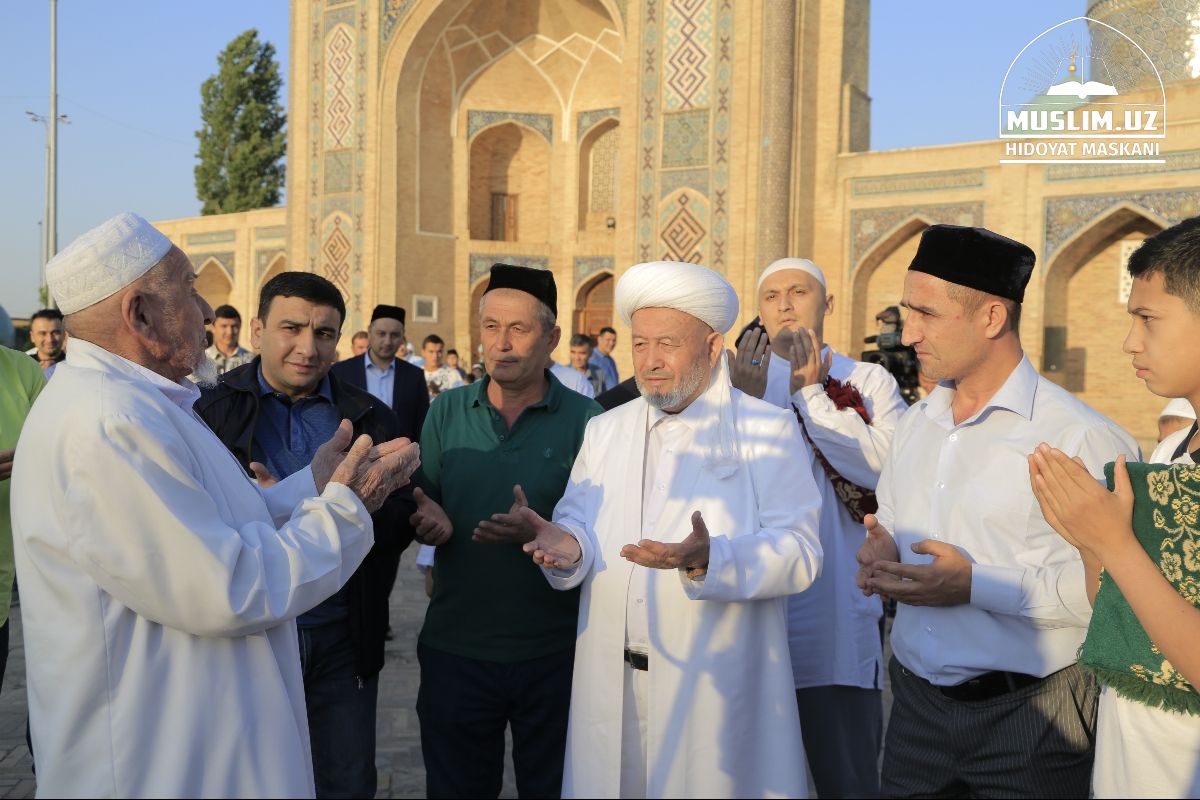 Сколько время в узбекистане спят. Рамазан Хаит в Узбекистане. Рамазан Хаит в Узбекистане мечеть. Курбан хайит в Узбекистане. Курбон Хайт Узбекистан.