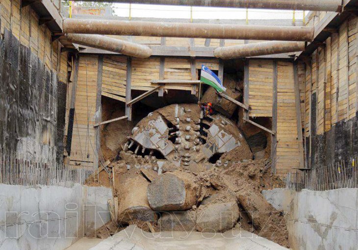 "Узбекистон темир йуллари" завершила прокладку первого подземного ствола ветки метро на Юнусабаде. Видео 